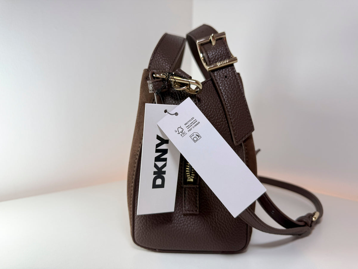 Bolso Miller SM Triple Comp color marrón de DKNY, nuevo con etiquetas (NWT)