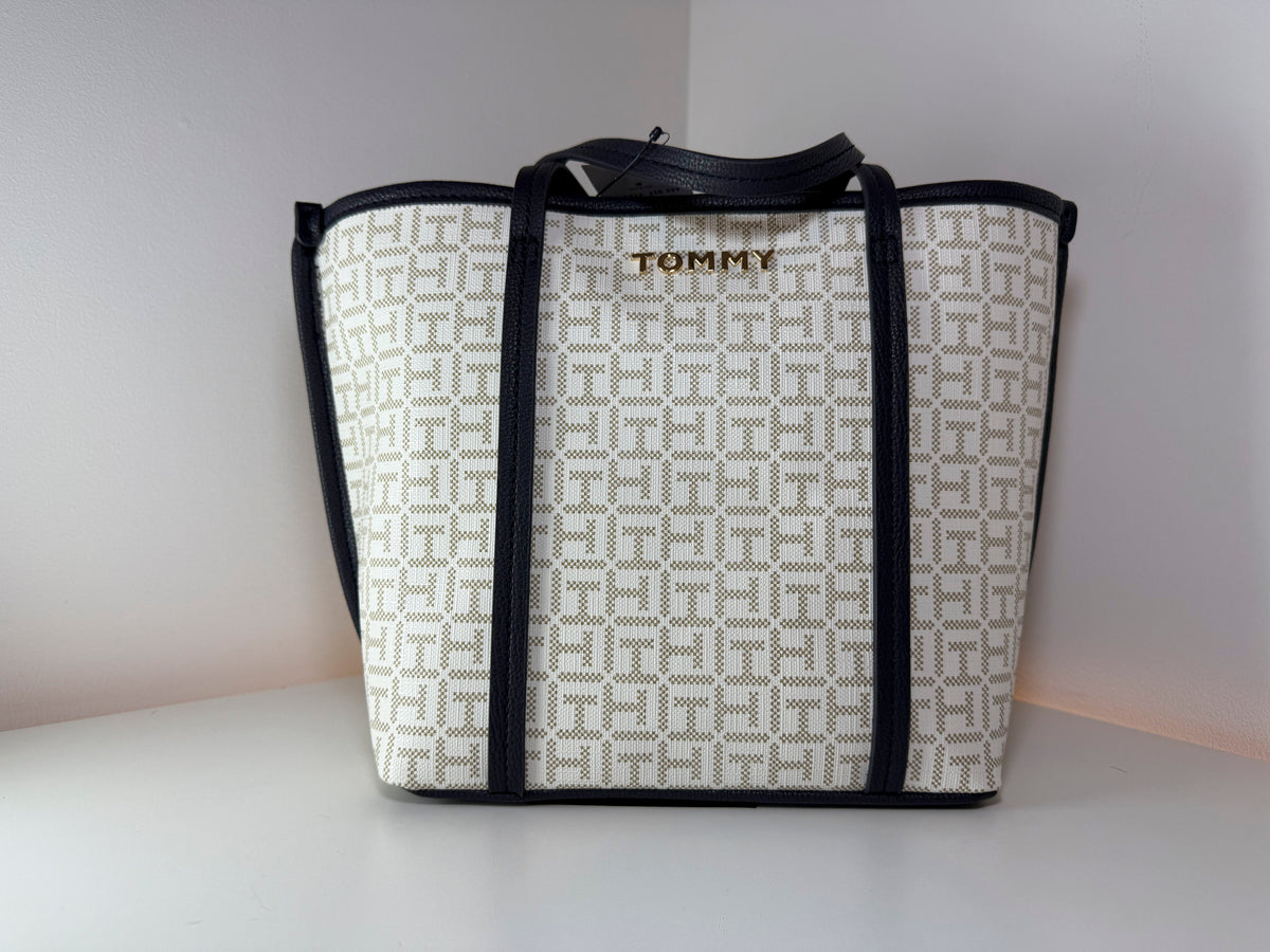 NWT Tommy Hilfiger 69JA012 250 489 Chelsea II Satchel/Crossbody Bag