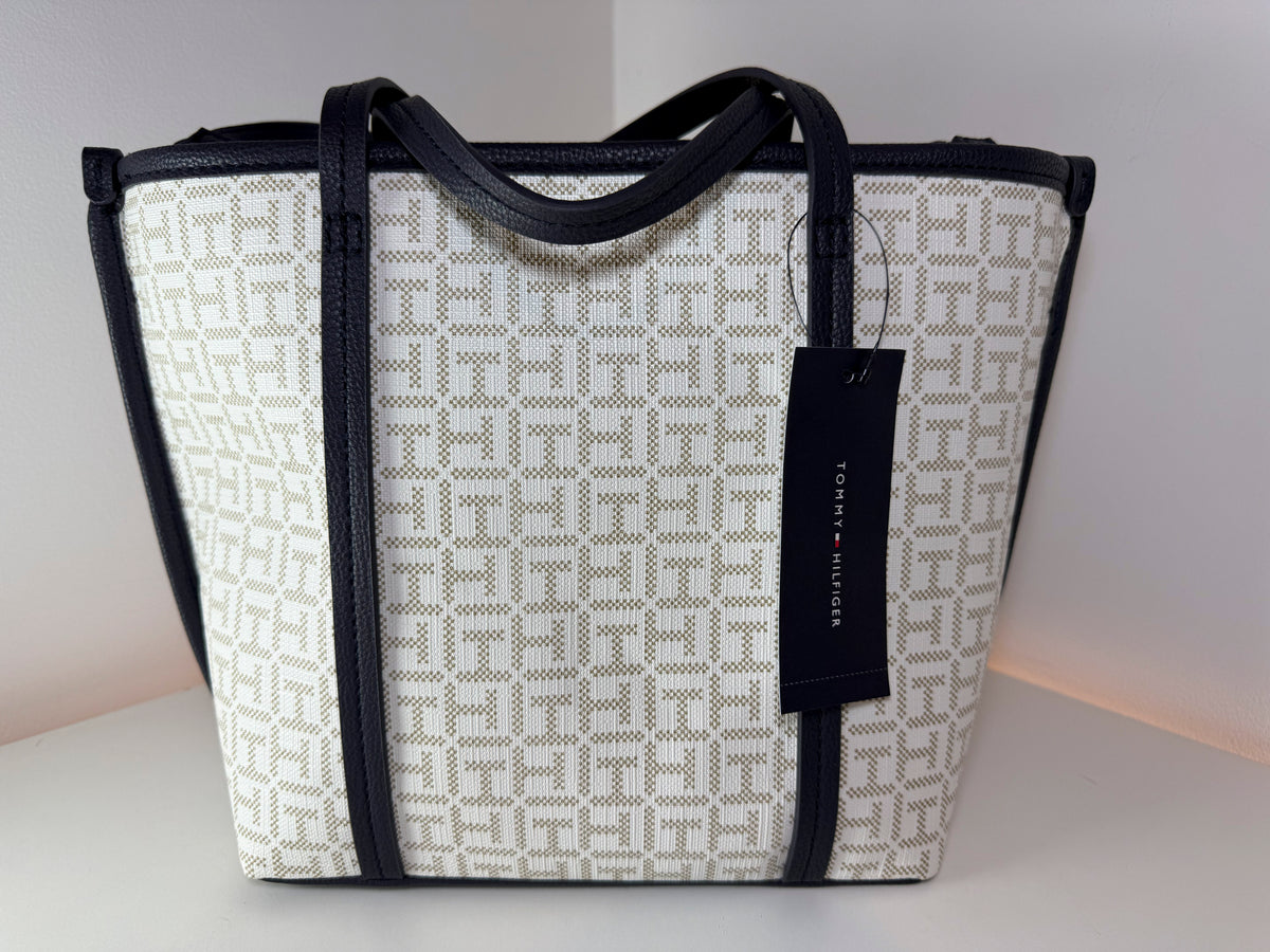 NWT Tommy Hilfiger 69JA012 250 489 Chelsea II Satchel/Crossbody Bag