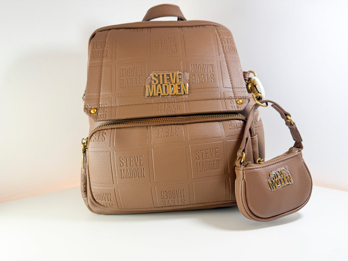 Mochila con dije Steve Madden DR143820 Nutshell Tampa, nueva con etiquetas