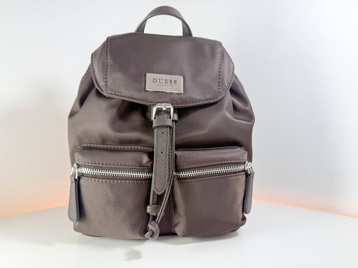 Mochila NWT Guess NL827632 Altuna color chocolate