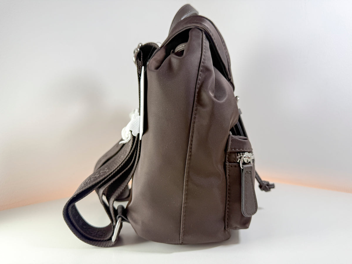 Mochila NWT Guess NL827632 Altuna color chocolate