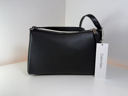 Bolso bandolera negro/plateado Calvin Klein H6GEDRU4, nuevo con etiqueta (NWT)
