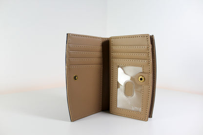 Nueva cartera mediana con detalle de bocado Anne Klein para mujer