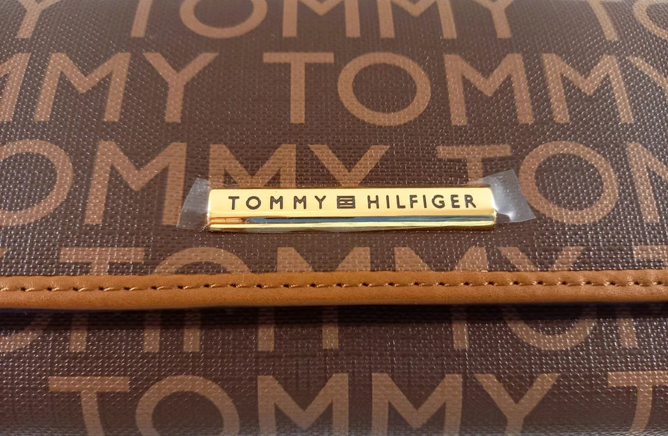 NWT Tommy Hilfiger 69J9307 200 FR4 brown wallet with gold-colored accents
